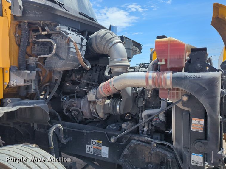 image for item NW9510 2020 Kenworth  T680 semi truck