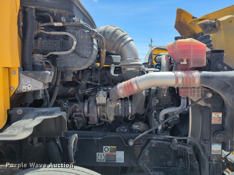 image for item NW9510 2020 Kenworth  T680 semi truck