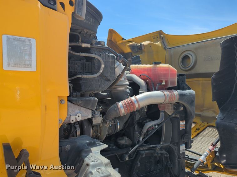 image for item NW9510 2020 Kenworth  T680 semi truck