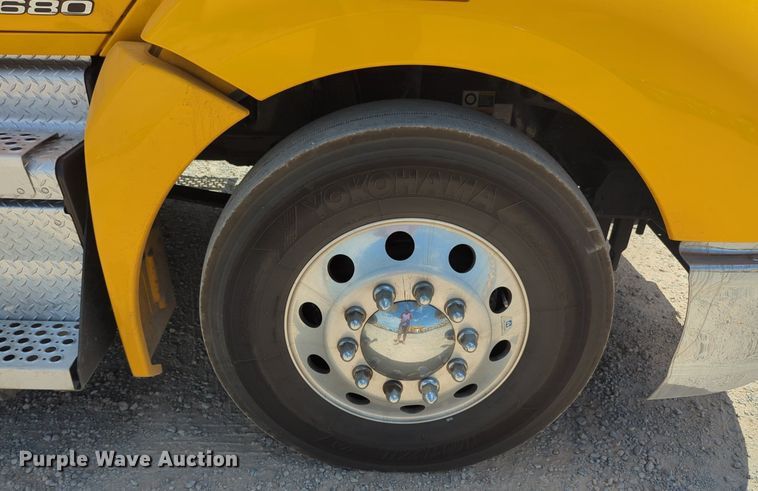 image for item NW9510 2020 Kenworth  T680 semi truck