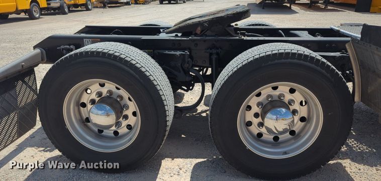 image for item NW9510 2020 Kenworth  T680 semi truck