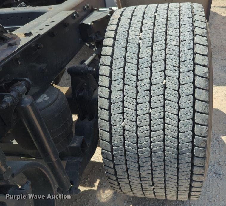 image for item NW9510 2020 Kenworth  T680 semi truck