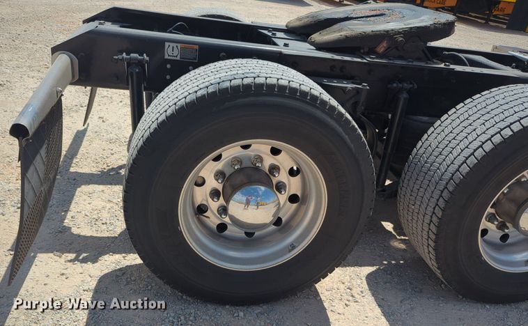 image for item NW9510 2020 Kenworth  T680 semi truck