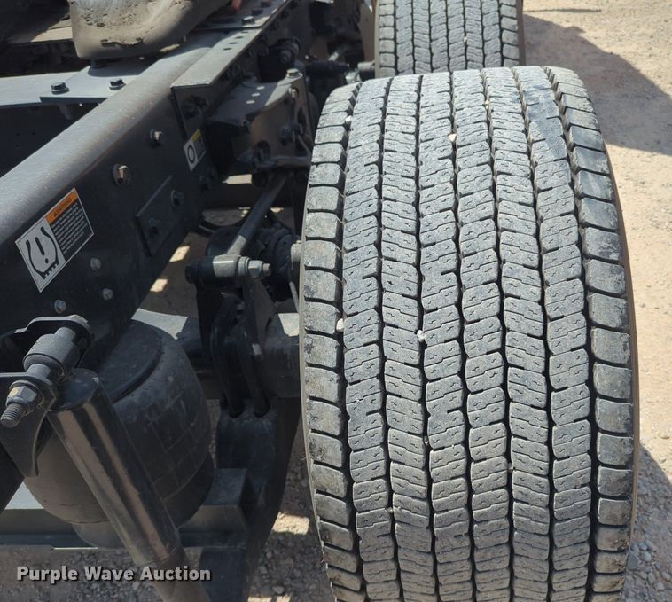 image for item NW9510 2020 Kenworth  T680 semi truck