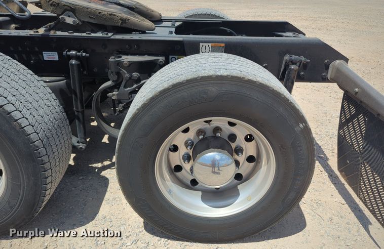 image for item NW9510 2020 Kenworth  T680 semi truck