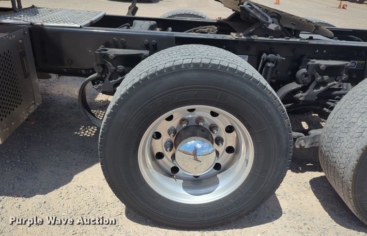 image for item NW9510 2020 Kenworth  T680 semi truck