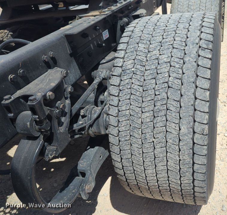 image for item NW9510 2020 Kenworth  T680 semi truck