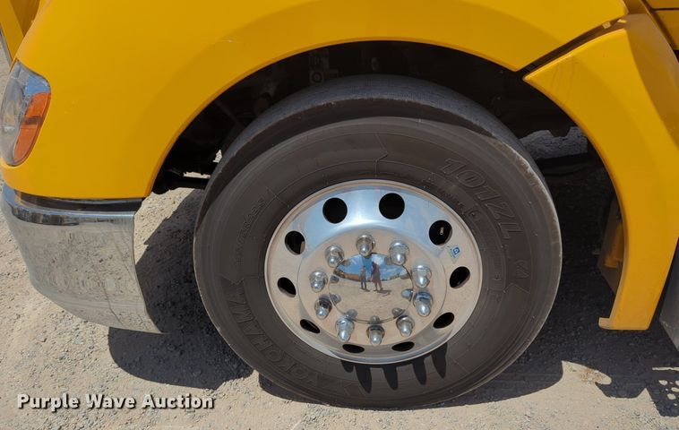 image for item NW9510 2020 Kenworth  T680 semi truck