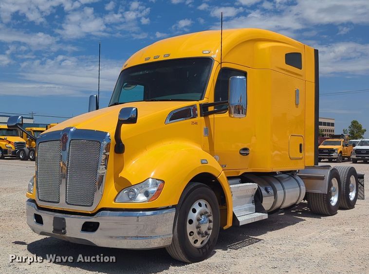image for item NW9511 2019 Kenworth T680 semi truck