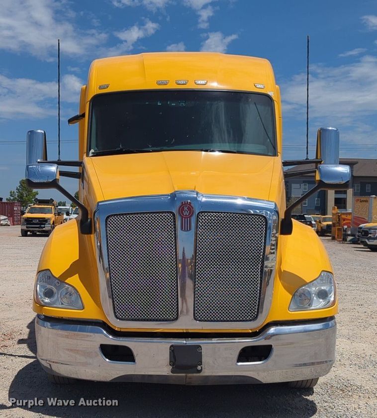 image for item NW9511 2019 Kenworth T680 semi truck