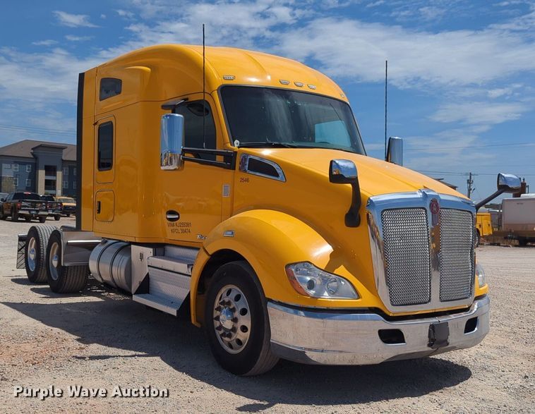 image for item NW9511 2019 Kenworth T680 semi truck