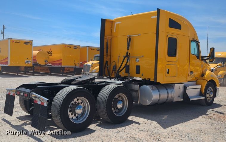 image for item NW9511 2019 Kenworth T680 semi truck