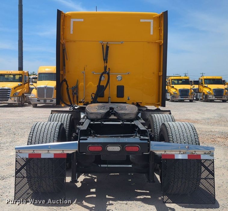 image for item NW9511 2019 Kenworth T680 semi truck