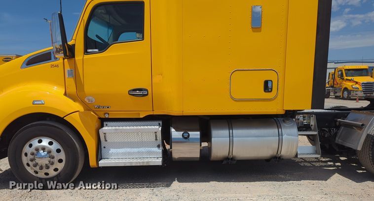 image for item NW9511 2019 Kenworth T680 semi truck