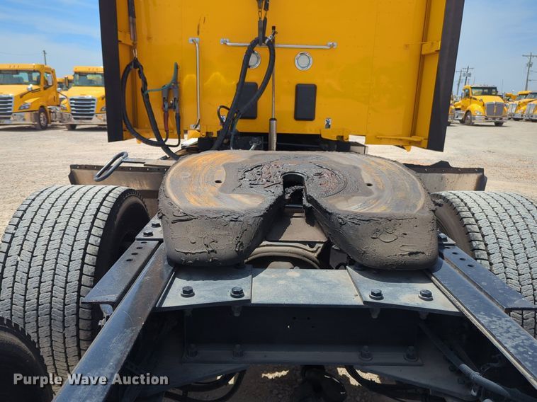 image for item NW9511 2019 Kenworth T680 semi truck