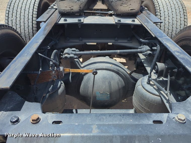 image for item NW9511 2019 Kenworth T680 semi truck