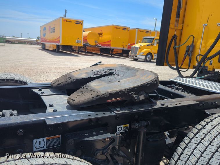 image for item NW9511 2019 Kenworth T680 semi truck