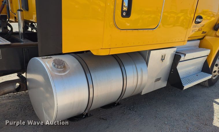 image for item NW9511 2019 Kenworth T680 semi truck