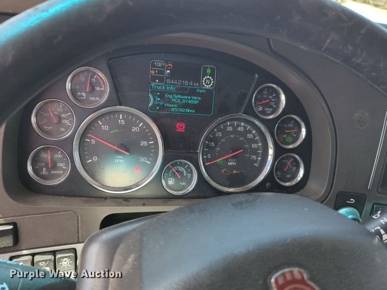 image for item NW9511 2019 Kenworth T680 semi truck