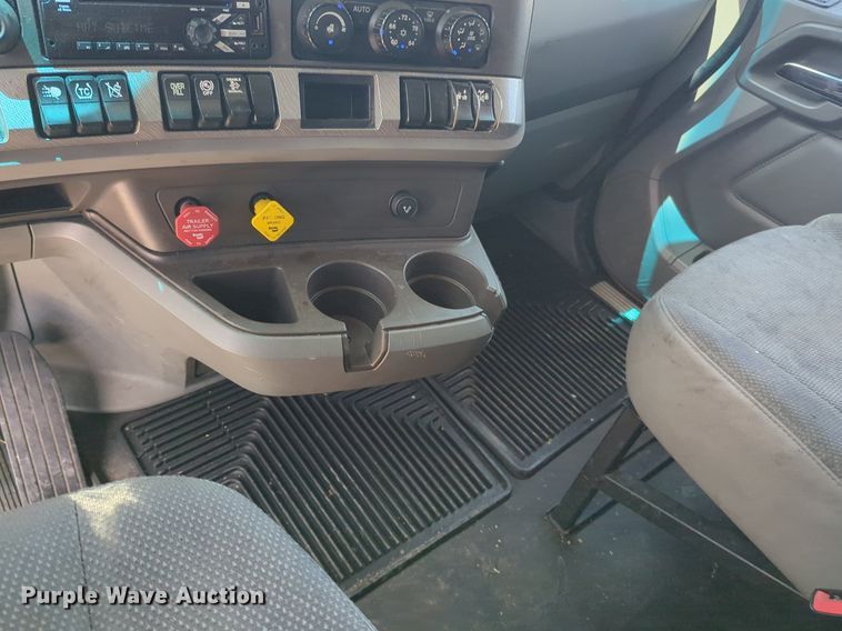 image for item NW9511 2019 Kenworth T680 semi truck