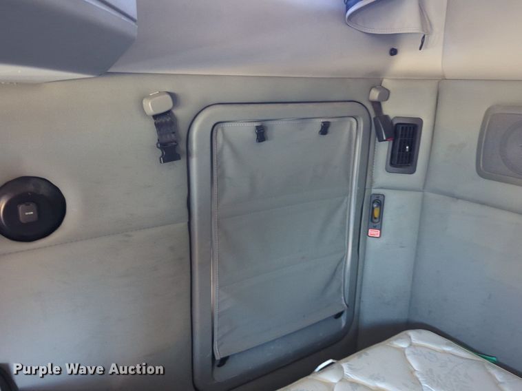 image for item NW9511 2019 Kenworth T680 semi truck