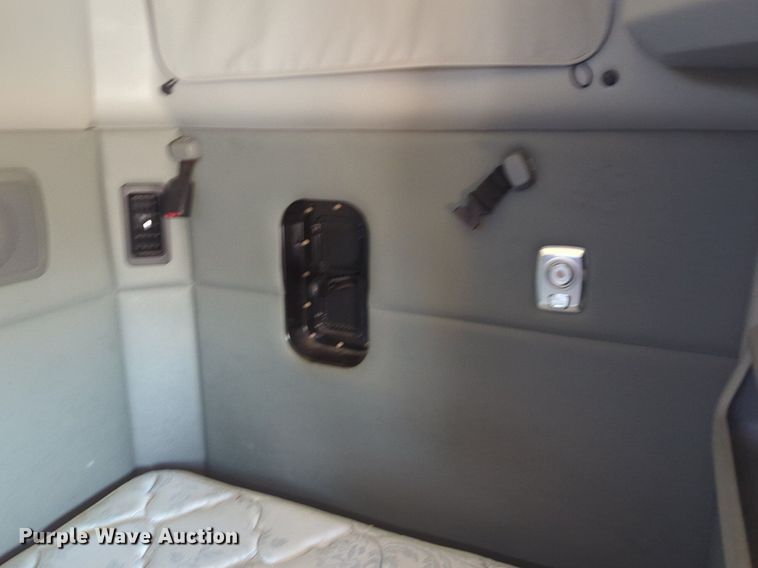 image for item NW9511 2019 Kenworth T680 semi truck