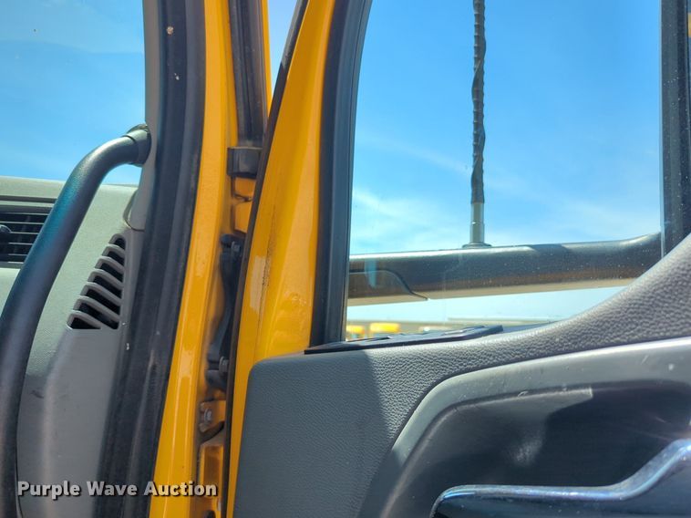 image for item NW9511 2019 Kenworth T680 semi truck