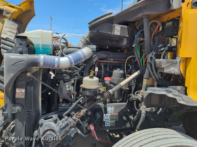 image for item NW9511 2019 Kenworth T680 semi truck