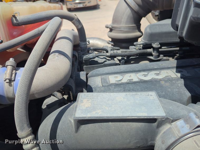 image for item NW9511 2019 Kenworth T680 semi truck