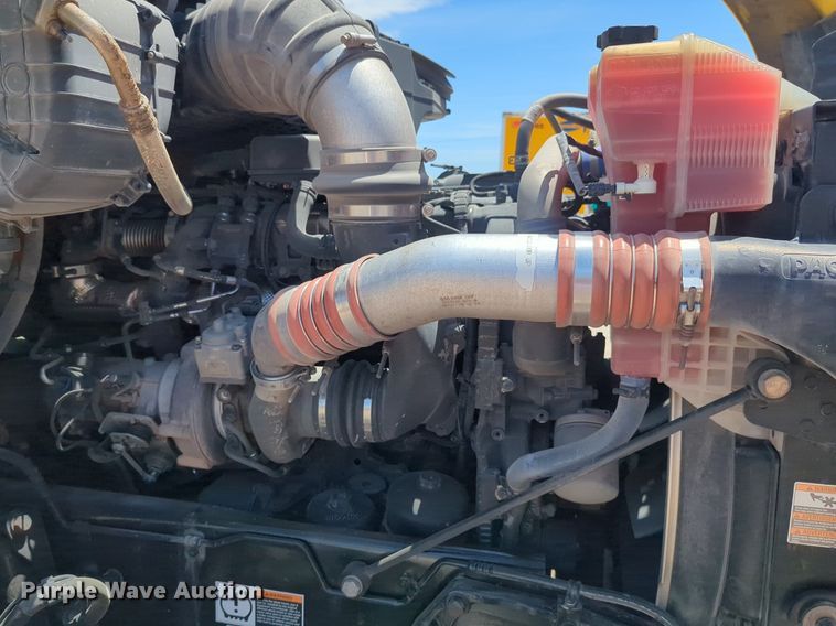 image for item NW9511 2019 Kenworth T680 semi truck