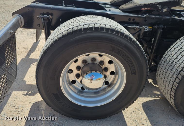 image for item NW9511 2019 Kenworth T680 semi truck