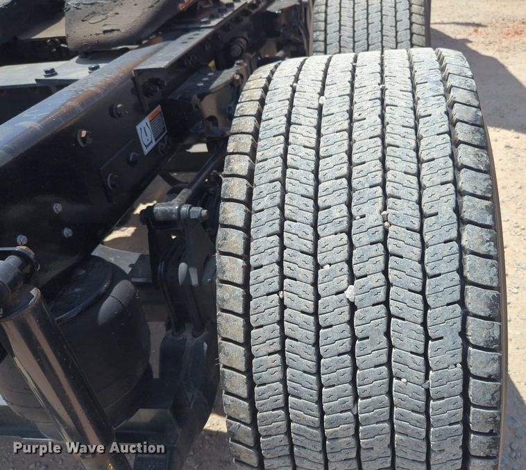 image for item NW9511 2019 Kenworth T680 semi truck