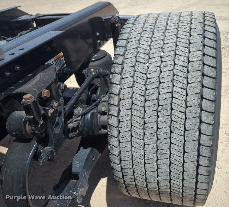 image for item NW9511 2019 Kenworth T680 semi truck