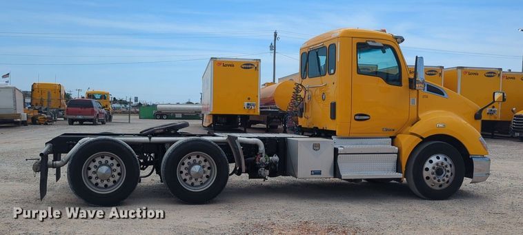 image for item NW9517 2020 Kenworth T680 semi truck