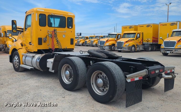 image for item NW9517 2020 Kenworth T680 semi truck