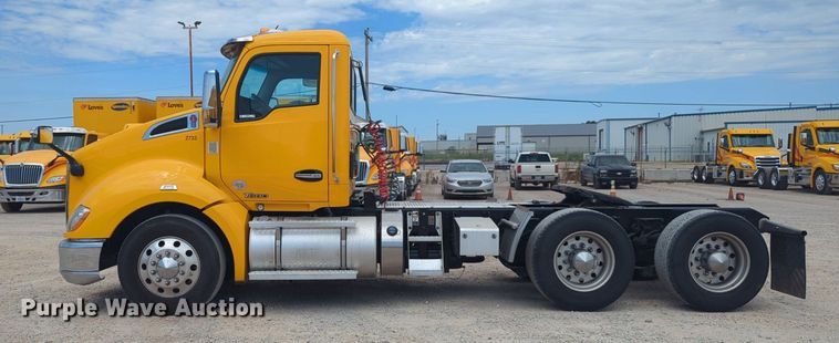 image for item NW9517 2020 Kenworth T680 semi truck