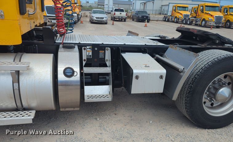 image for item NW9517 2020 Kenworth T680 semi truck