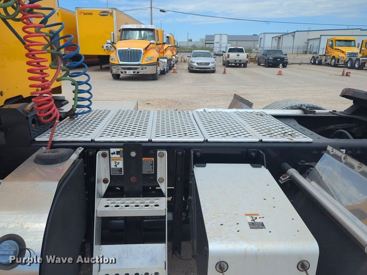 image for item NW9517 2020 Kenworth T680 semi truck