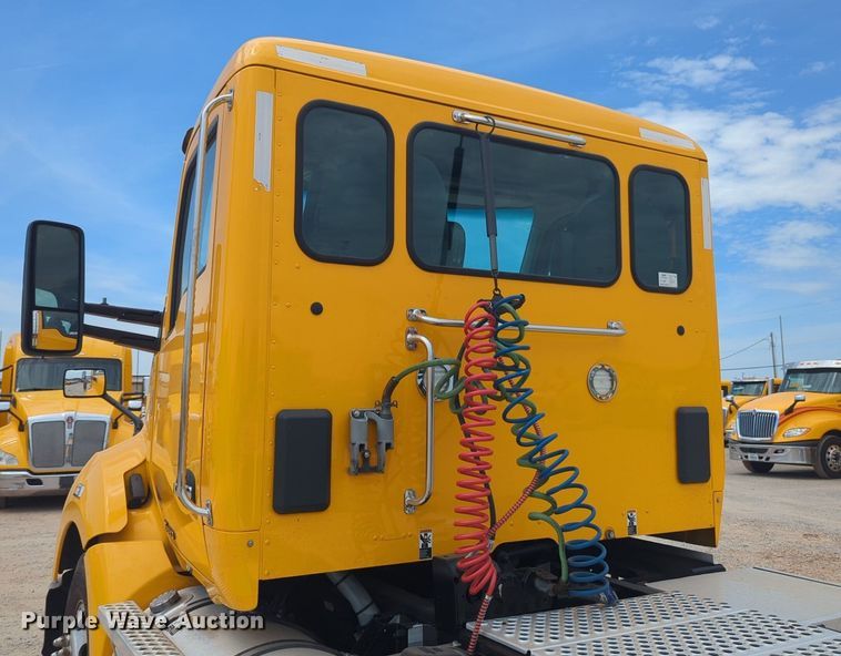 image for item NW9517 2020 Kenworth T680 semi truck