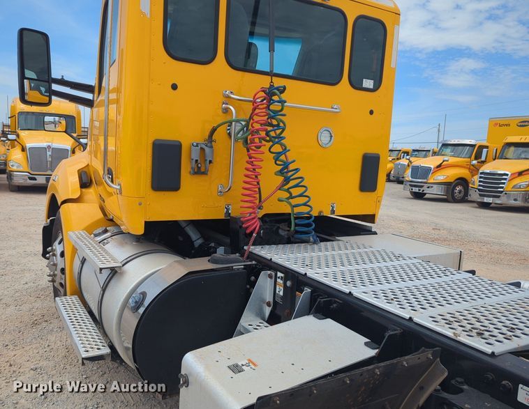 image for item NW9517 2020 Kenworth T680 semi truck