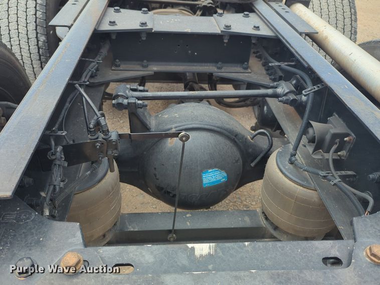 image for item NW9517 2020 Kenworth T680 semi truck