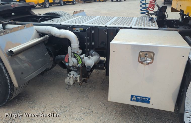 image for item NW9517 2020 Kenworth T680 semi truck