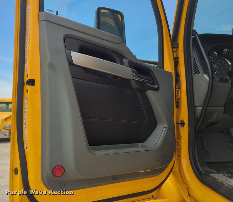 image for item NW9517 2020 Kenworth T680 semi truck