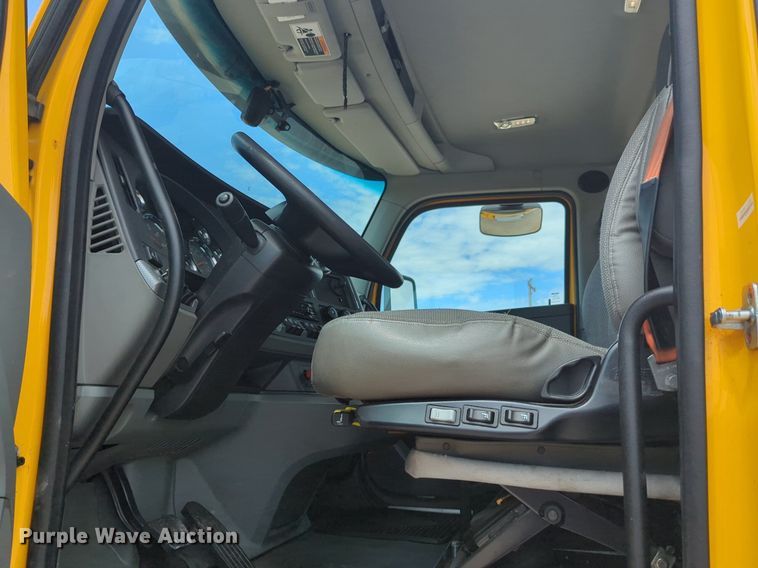 image for item NW9517 2020 Kenworth T680 semi truck