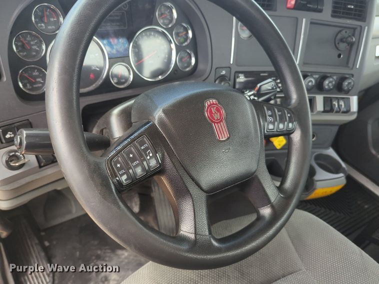 image for item NW9517 2020 Kenworth T680 semi truck