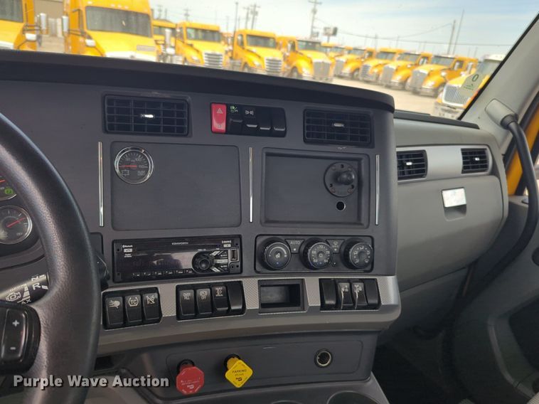 image for item NW9517 2020 Kenworth T680 semi truck