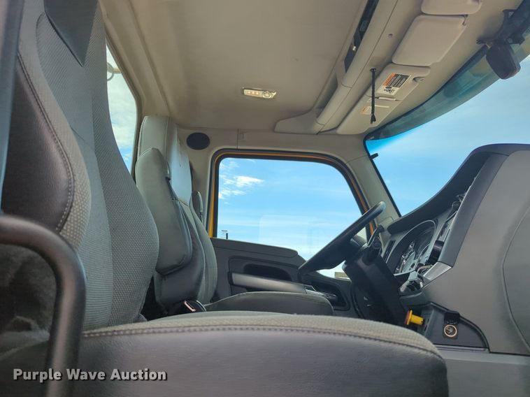 image for item NW9517 2020 Kenworth T680 semi truck