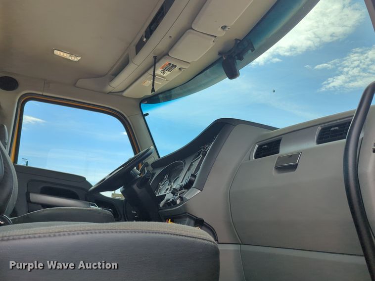 image for item NW9517 2020 Kenworth T680 semi truck