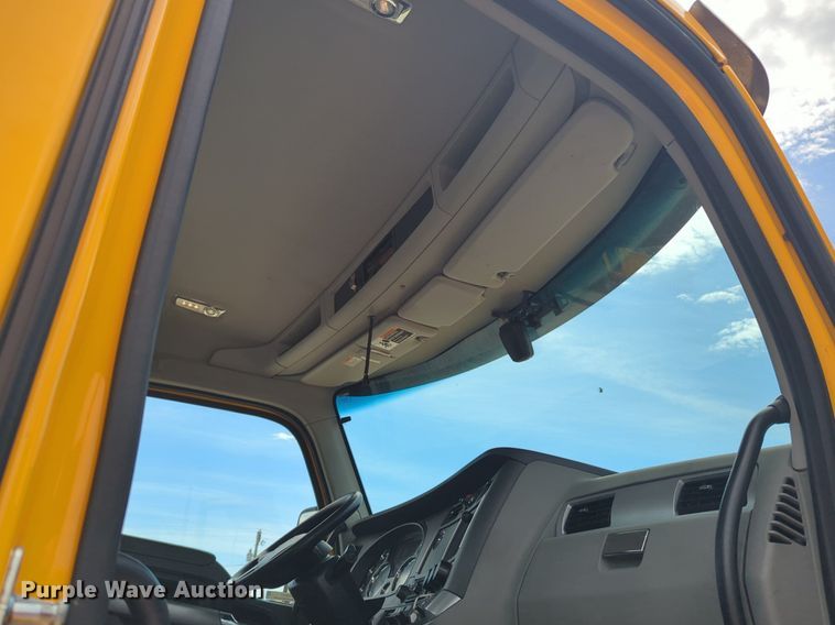 image for item NW9517 2020 Kenworth T680 semi truck