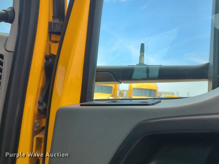 image for item NW9517 2020 Kenworth T680 semi truck